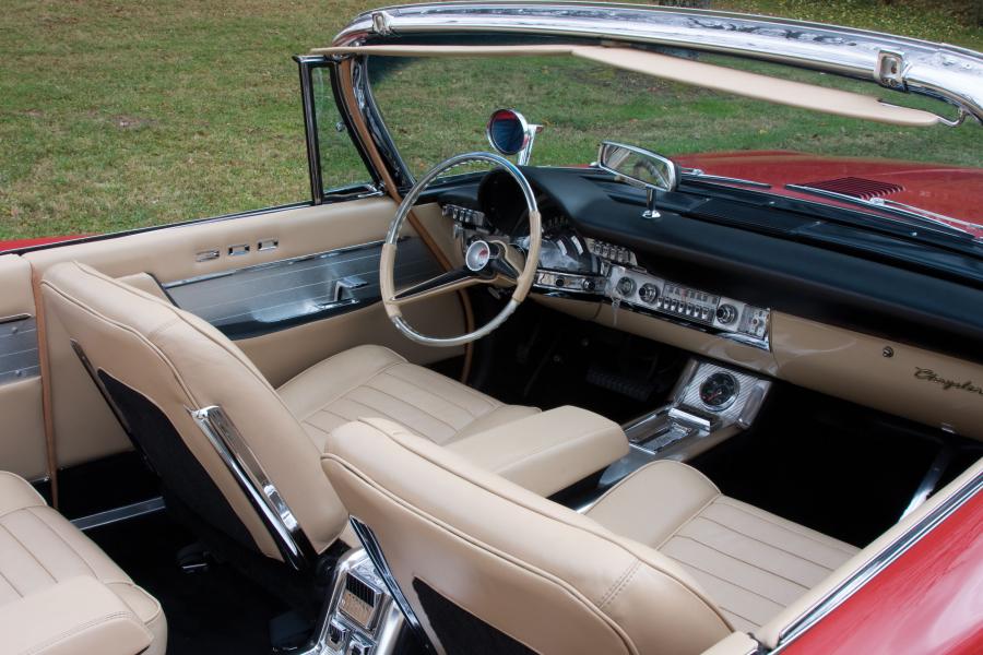 Интерьер Chrysler 300F Convertible (845) 1960 года  (фото 10 из 51)